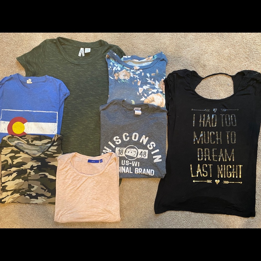 🌟 T-Shirt Bundle! Sz S-M🌟